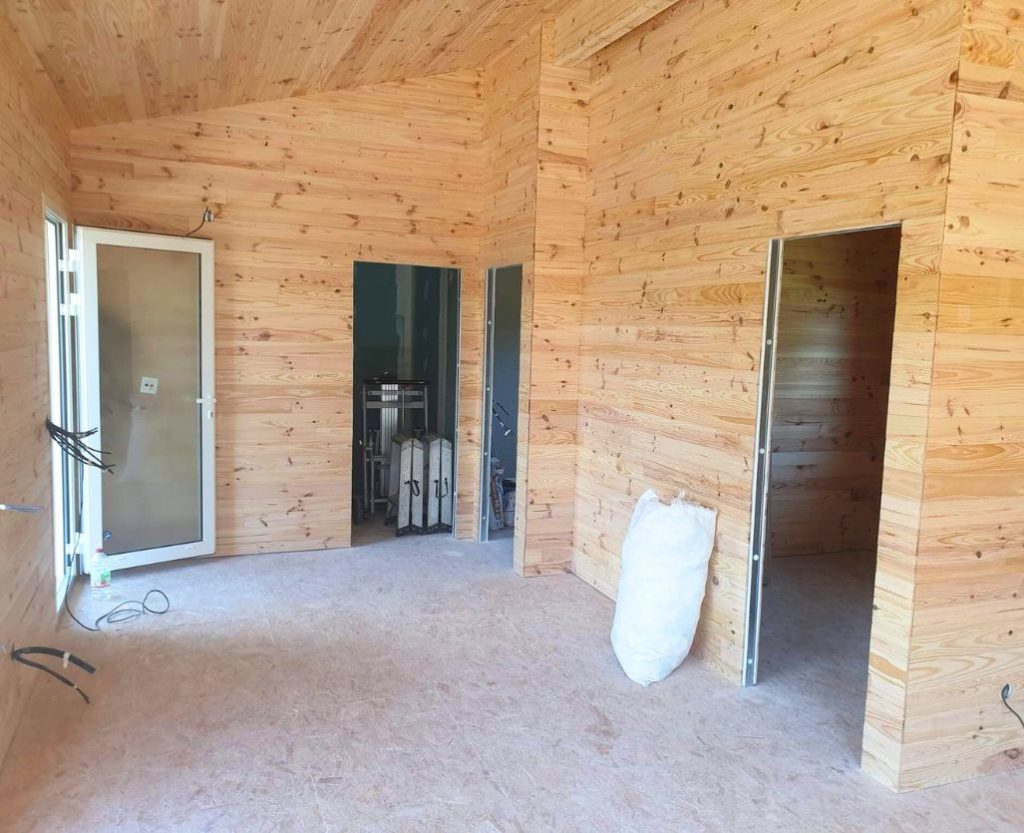 Habillement des murs dans un chalet